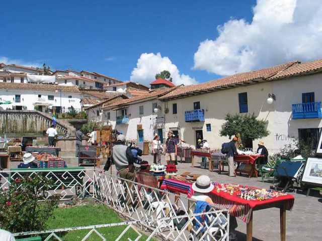 feria de artesanías en barrio de san blas