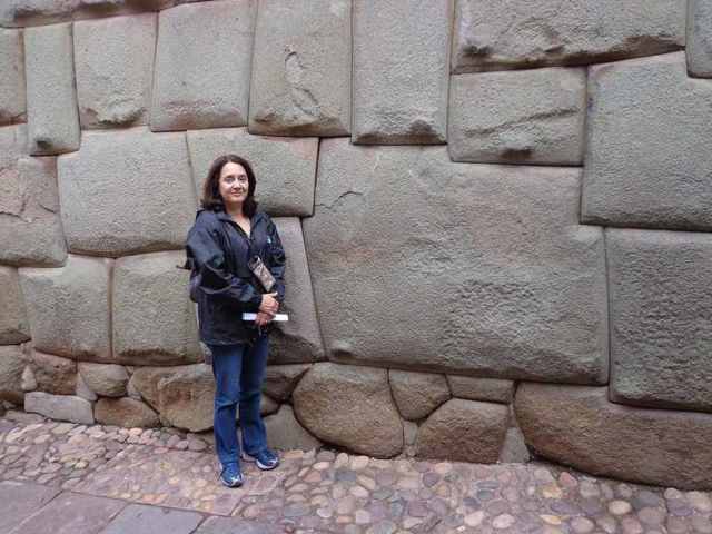 piedra de los 12 angulos barrio de san blas