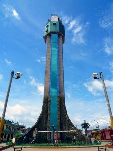 Obelisk-Puerto-Maldonado-Amazon-Peru-225x300